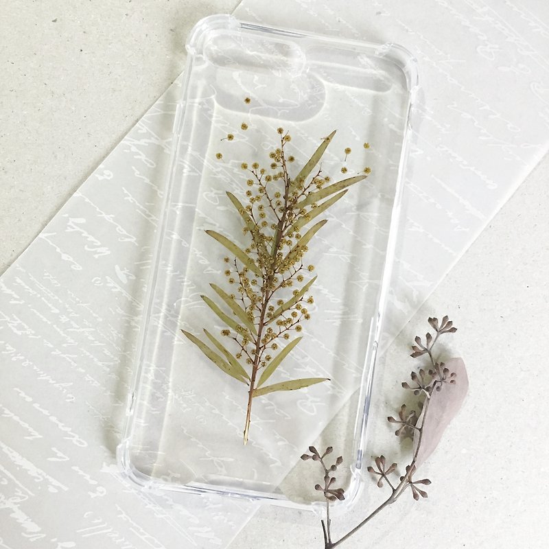 Fragrant tree leaf embossed mobile phone case - เคส/ซองมือถือ - พืช/ดอกไม้ สีนำ้ตาล