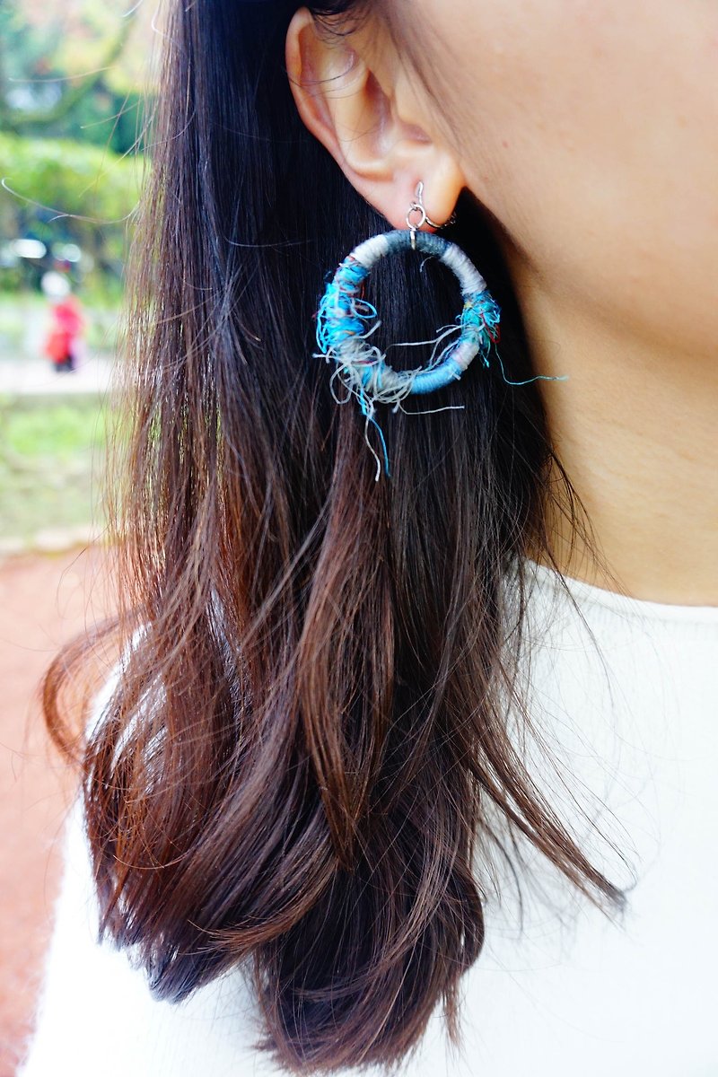 手工紗麗絲耳環 | 深海珊瑚礁(單支)可客製 - 耳環/耳夾 - 絲．絹 藍色