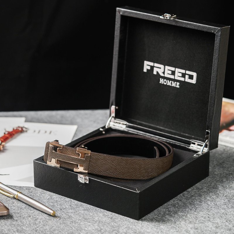 【FREED】時尚英文字母扣頭商務頭層牛皮耐磨自動皮帶 - 腰帶/皮帶 - 真皮 咖啡色