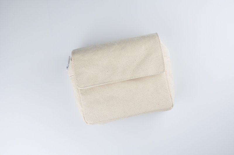 ENDURE/beige canvas small square bag - Toiletry Bags & Pouches - Cotton & Hemp White