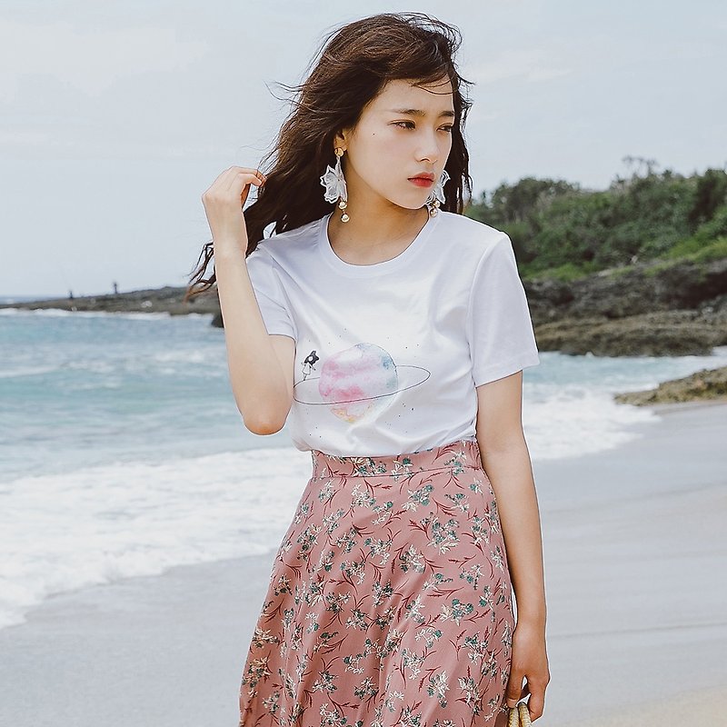 Annie Chen 2018 summer new literary women's globe pattern printed T-shirt - Women's T-Shirts - Cotton & Hemp White