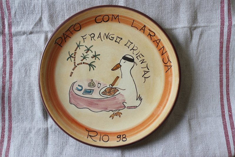 Brazil. Hand-painted ceramic dinner plate ACC0274-7 - จานและถาด - ดินเผา สีส้ม
