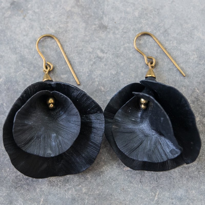 "Cella Lilly" black porcelain flower earrings (flower M) ~ NATTAstudio - Earrings & Clip-ons - Porcelain Black