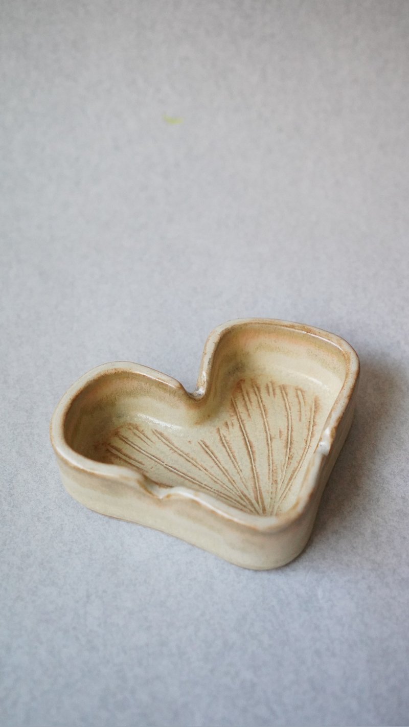 • 米粒出陶中 • 089 金光銀杏 - 煙灰缸 - 香薰/精油/線香 - 陶 黃色