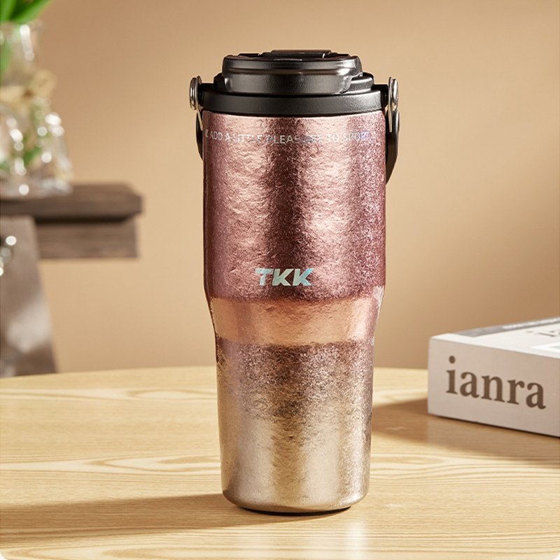【TKK】悅界時尚拎拎杯 純鈦Ti 冰霸杯 700ML-鈦粉金(禮盒組) - 水瓶/水壺 - 不鏽鋼 粉紅色