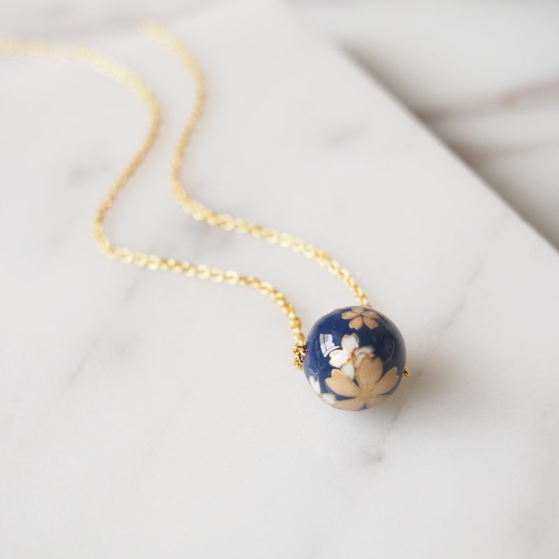 精緻日本風・燙貼櫻花深藍圓珠・鍍金項鍊 (45cm) - 項鍊 - 寶石 藍色