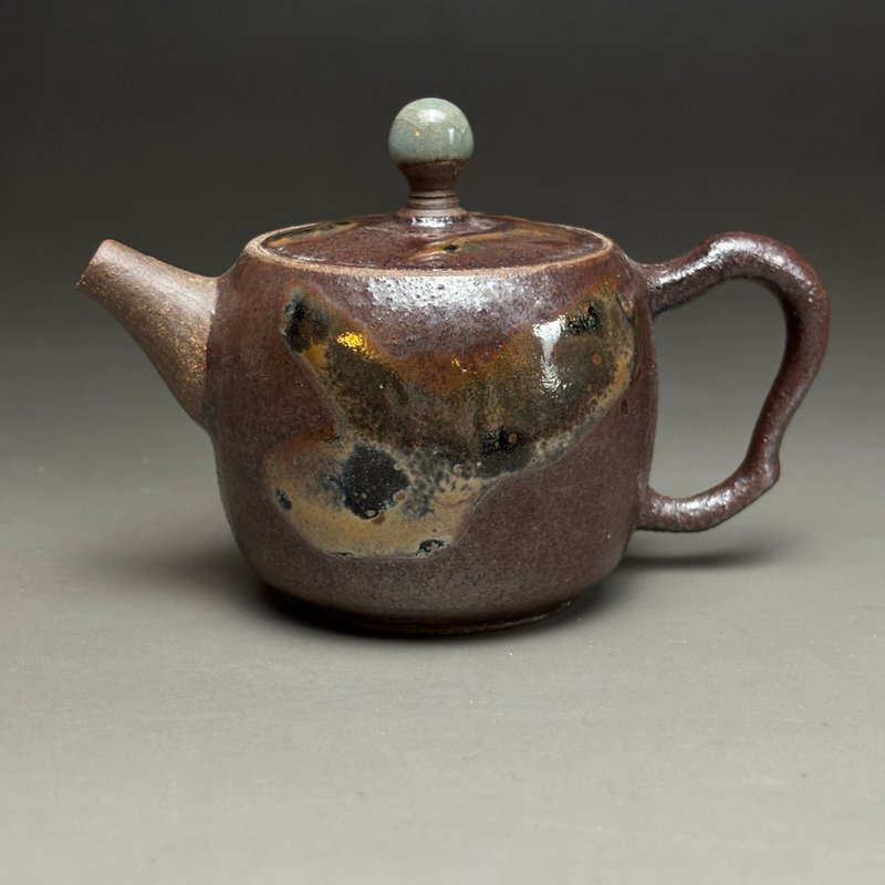 Taiwanese famous artist Xu Xulun [Rock Mine] handmade celadon firewood kettle - Teapots & Teacups - Pottery Brown