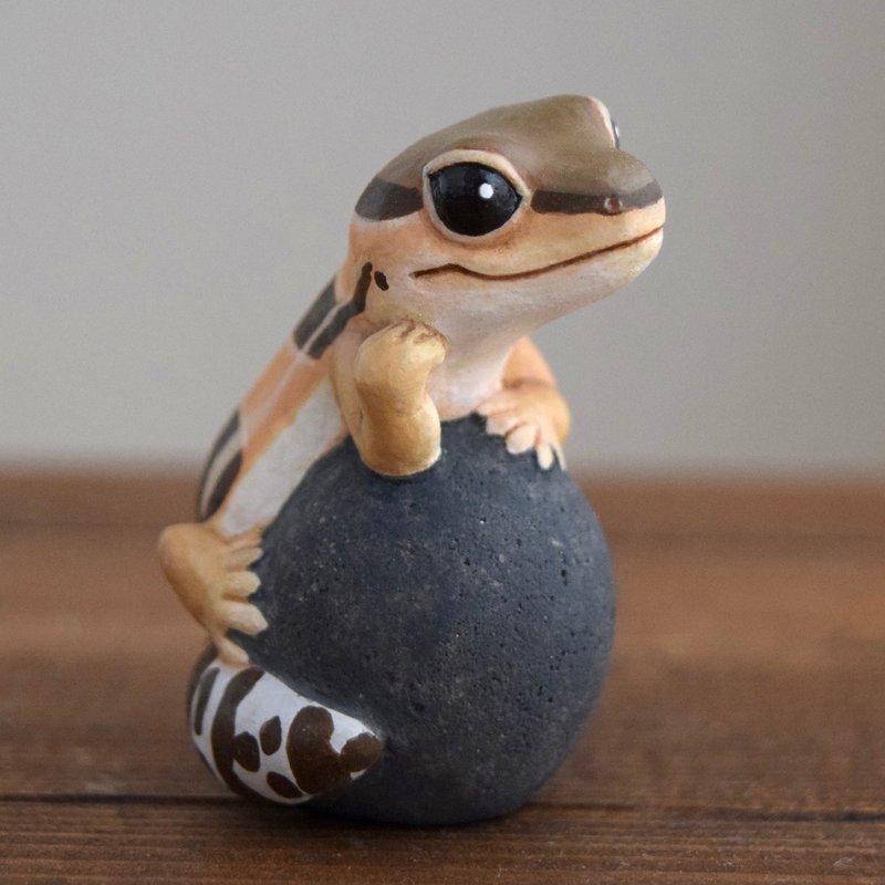 石の上にもニシアフリカトカゲモドキ - 擺飾/家飾品 - 其他材質 咖啡色