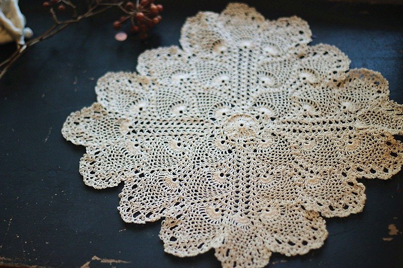 【Good day fetus】 Germany Vintage hand hook Ling antique lace - Place Mats & Dining Décor - Silk White