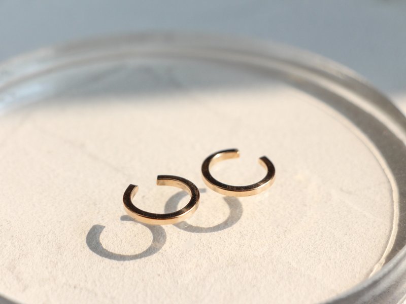 14kgf- square cut ear cuff (midium size) - 耳環/耳夾/耳骨夾 - 其他金屬 金色