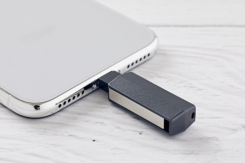 TEKQ uDriveスイベルiPhoneライトニングUSB3.1 64GB Apple Flash Drive - USBメモリー - 金属 ブラック