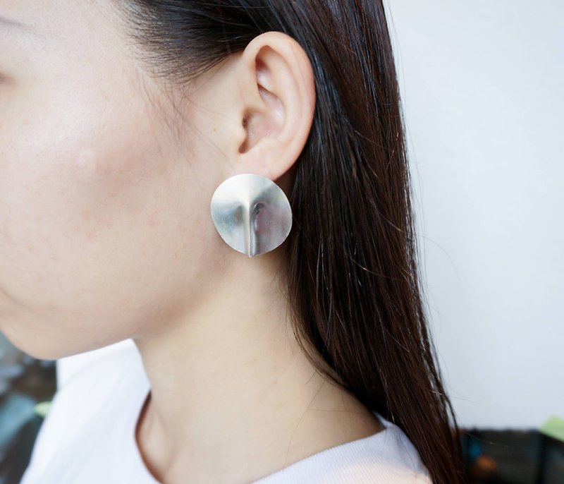 Sterling silver earrings ear pin folding texture (large) - Earrings & Clip-ons - Sterling Silver White