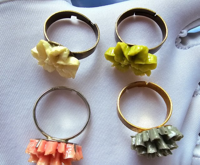 Early cute plastic flower rings vintage jewelry American Western antique jewelry Shop Hale Jewelry General Rings Pinkoi