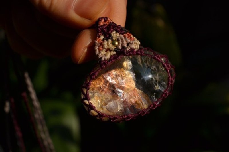 Pink Purple Garden Quartz Macrame Pendant Garm108 - สร้อยคอ - เครื่องเพชรพลอย สีแดง