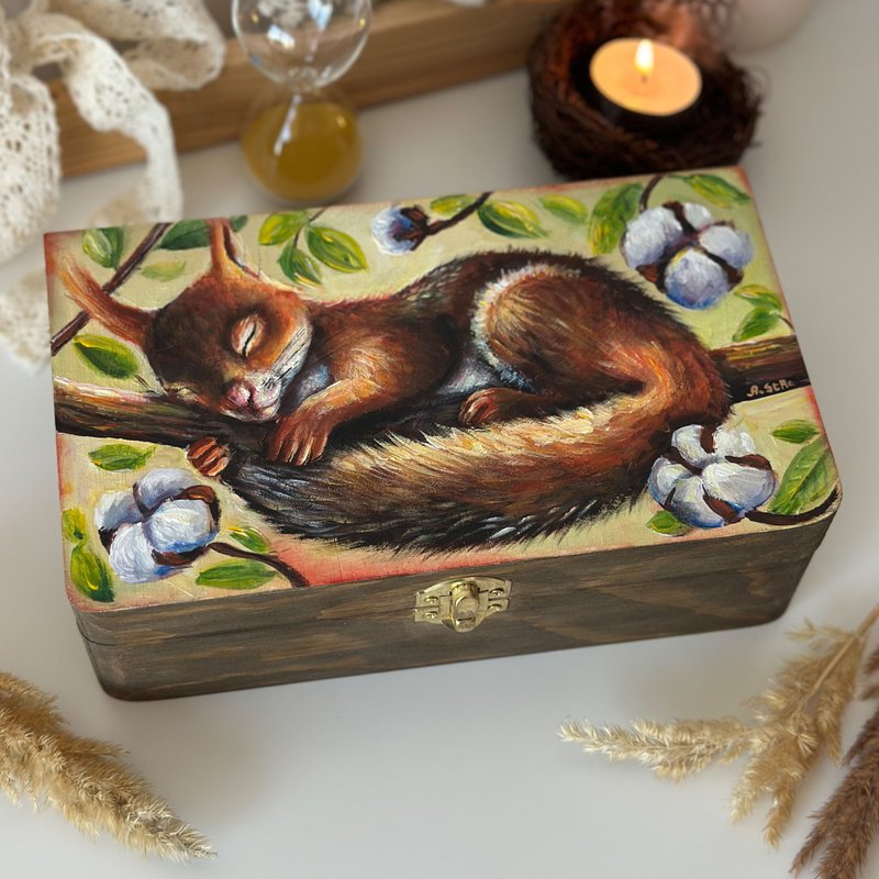 Hand-painted wooden box Squirrel, Storage wooden box with lock, Animals painting - 居家收納/收納盒/儲物盒 - 木頭 咖啡色