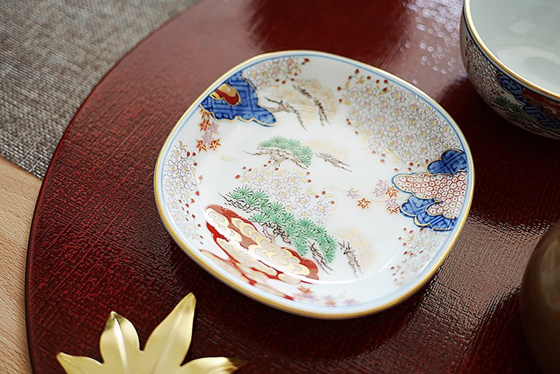 Spring and Autumn Pattern Series Small Plate (15cm) - Plates & Trays - Porcelain Red