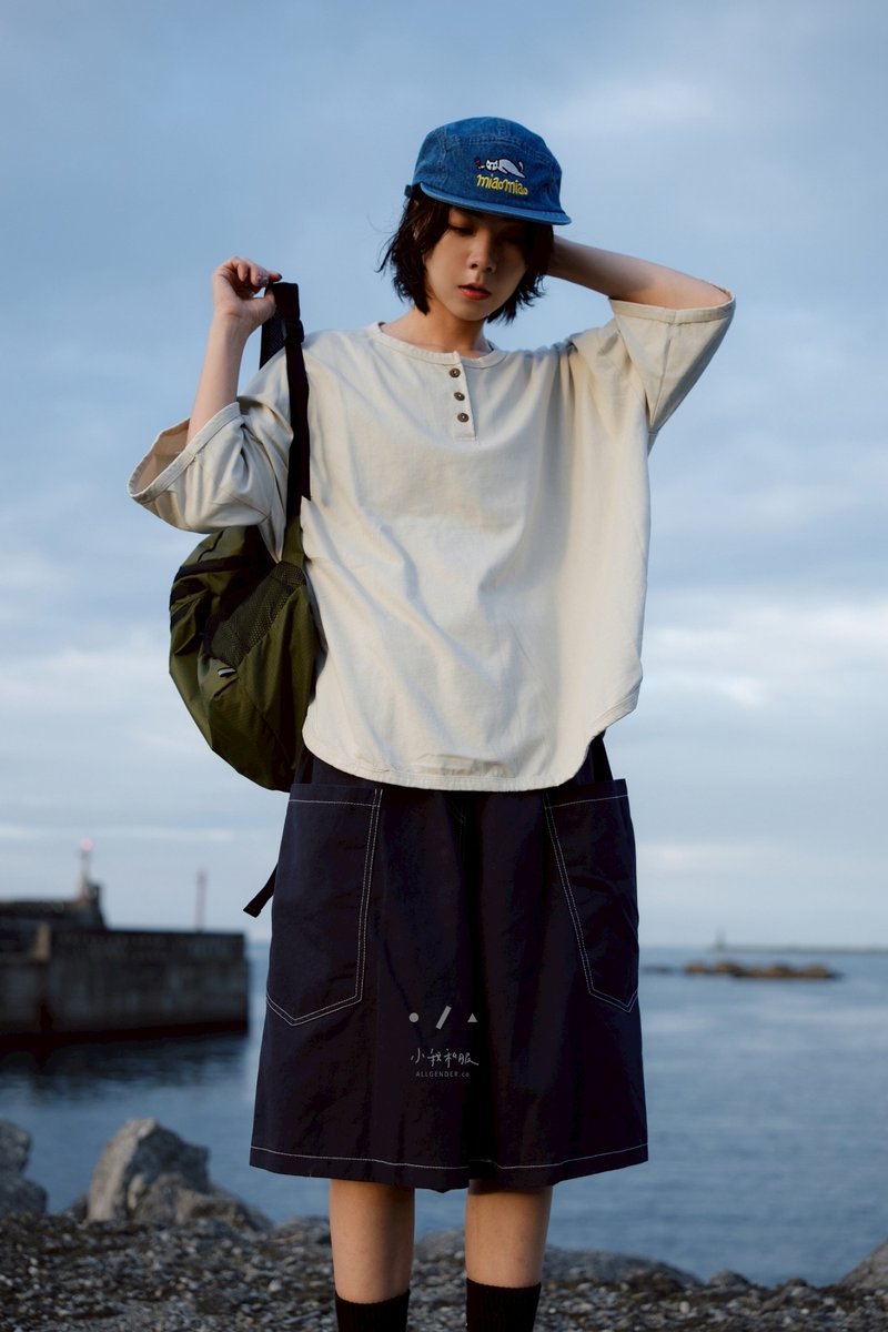 小木偶三釦圓弧小寬TEE - 3色 - 杏色 - 女 T 恤 - 棉．麻 白色