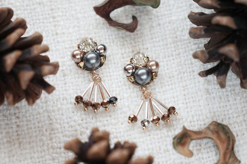 Pistil - Crystal Pearl Earrings - Earrings & Clip-ons - Other Materials Khaki