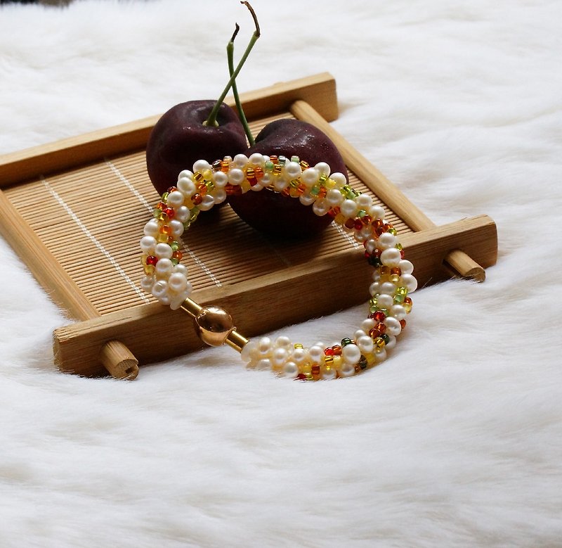 Handbraided Kumihimo Pearl Bracelet - สร้อยข้อมือ - วัสดุอื่นๆ หลากหลายสี