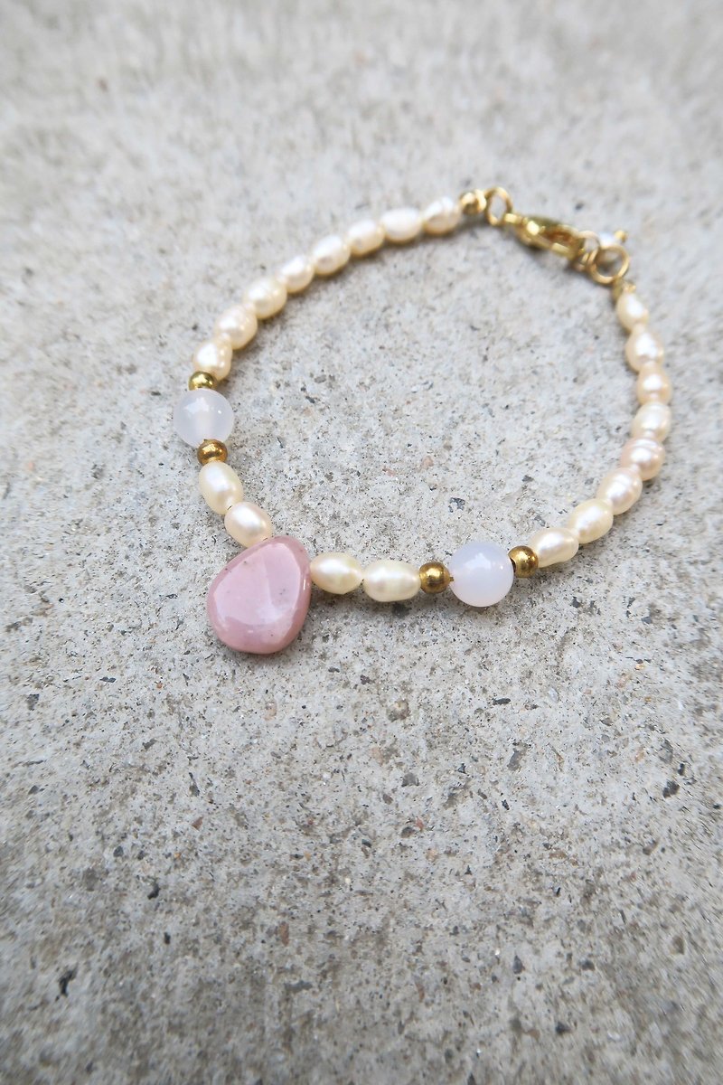 • [spiritual] small hand was natural pearl / rose quartz / Rhodochrosite (rhodochrosite) / Natural Stone / Brass Beads / lap bracelet - Bracelets - Gemstone White