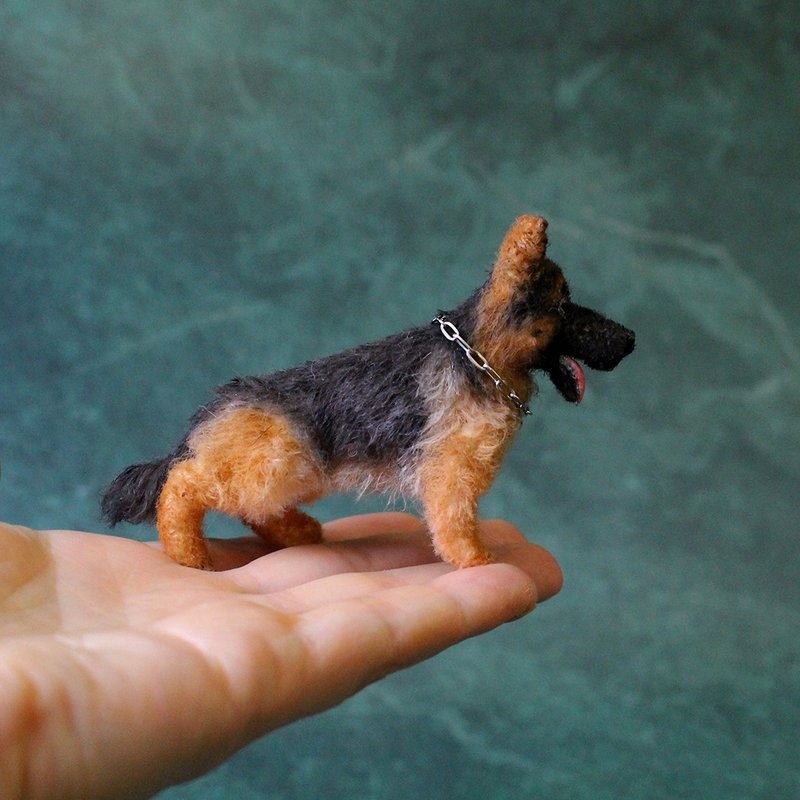 German Shepherd Dog. Mini realistic stuffed toy. Dollhouse miniature dog - ตุ๊กตา - วัสดุอื่นๆ 