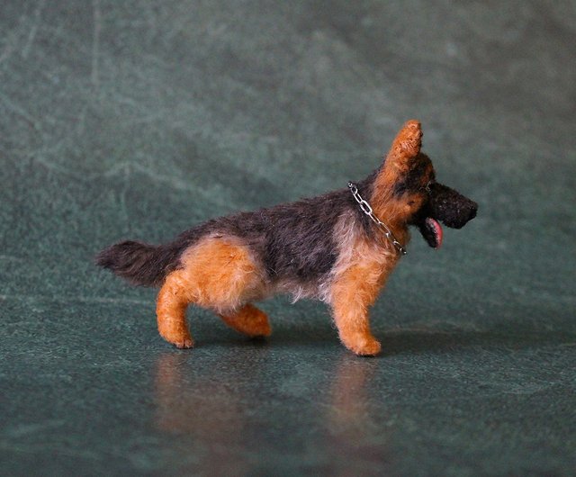 Dollhouse Dog German Shepherd Sitting Large 1:12 Scale Miniature Animal Pet  Resin - Miniature Crush