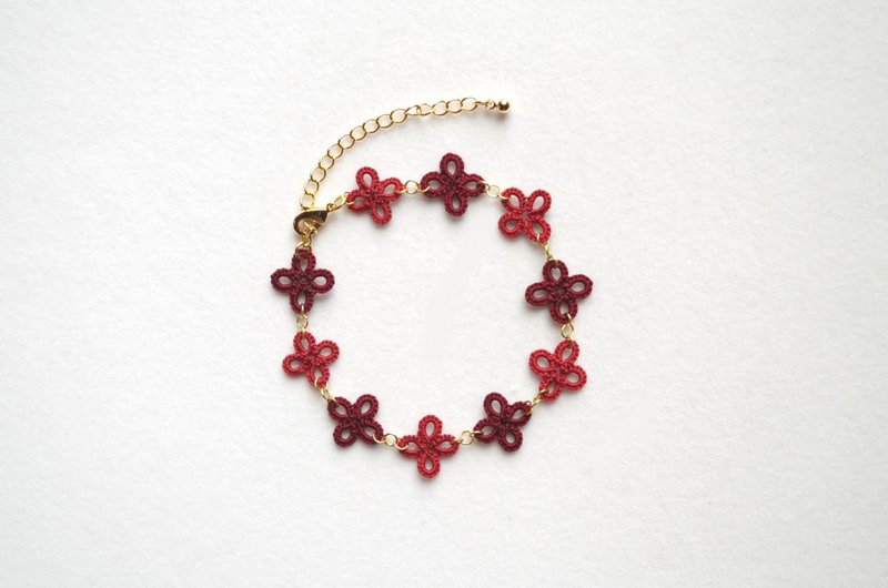 Tatting lace floret bracelet garnet - Bracelets - Cotton & Hemp Red