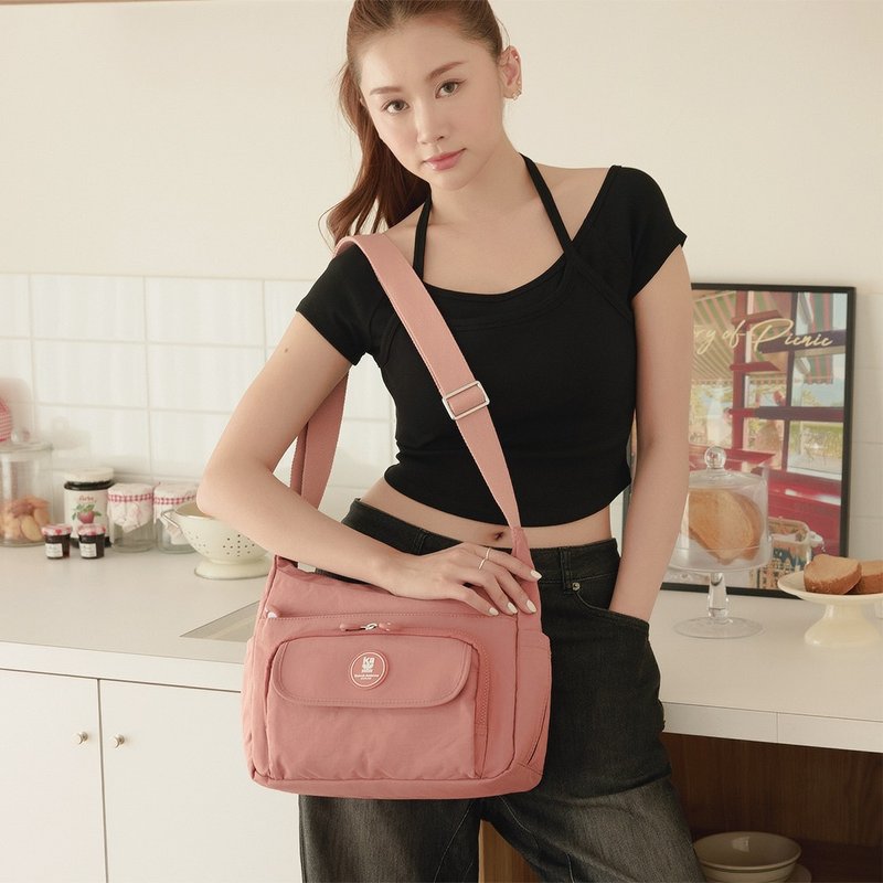 【Kinloch Anderson】FRANCIS 大容量ショルダーバッグ - ホットピンク - ショルダーバッグ - ナイロン レッド