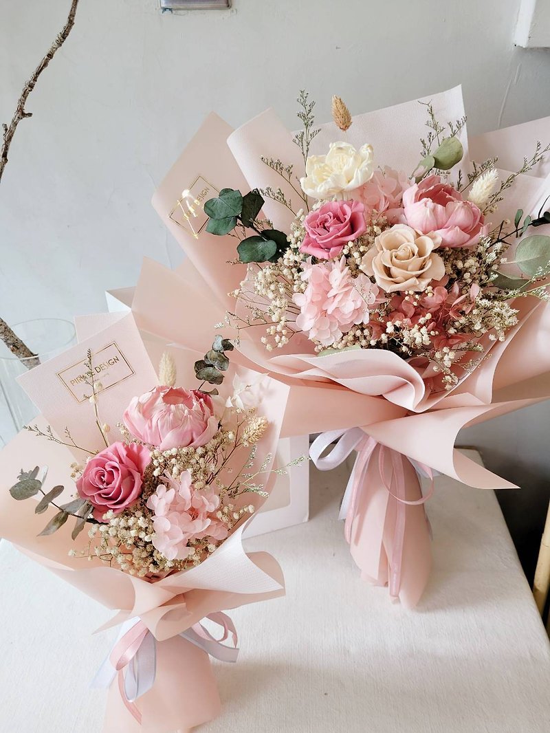 Haizang Design│Romantic Time Smoked Milk Tea Eternal Rose Carnation Bouquet Mother’s Day Valentine’s Day - ช่อดอกไม้แห้ง - พืช/ดอกไม้ สึชมพู