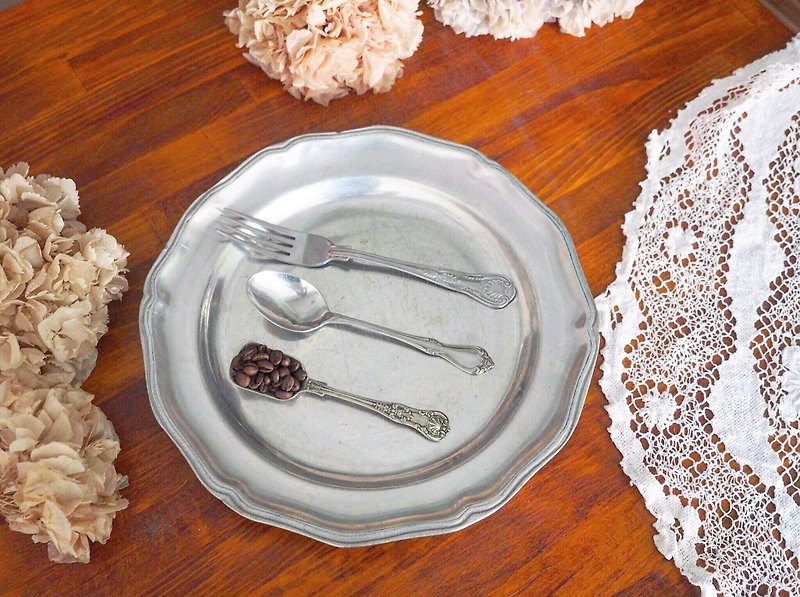 [Sold out] American lace antique tin plate / tin tray large - จานและถาด - โลหะ 