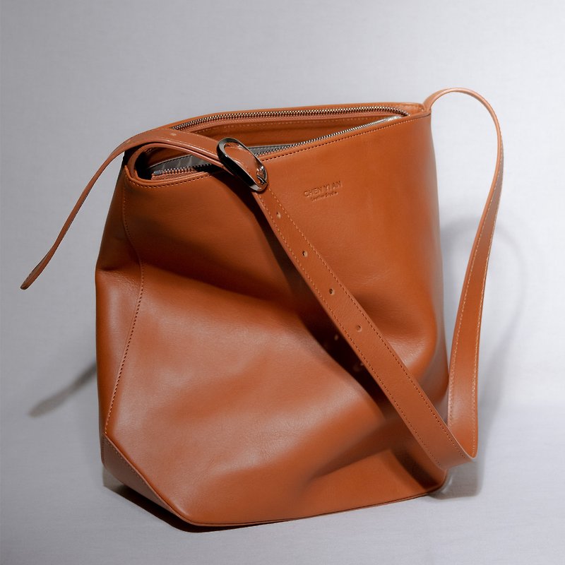 Trapezoid 梯形系列Tote Bag_s - 側背包/斜孭袋 - 真皮 咖啡色