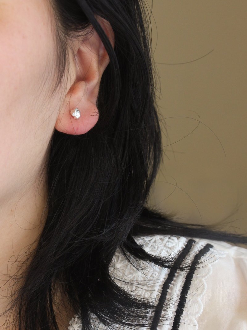 小銀石頭 不規則 日常 S925純銀耳釘 - 耳環/耳夾/耳骨夾 - 純銀 白色