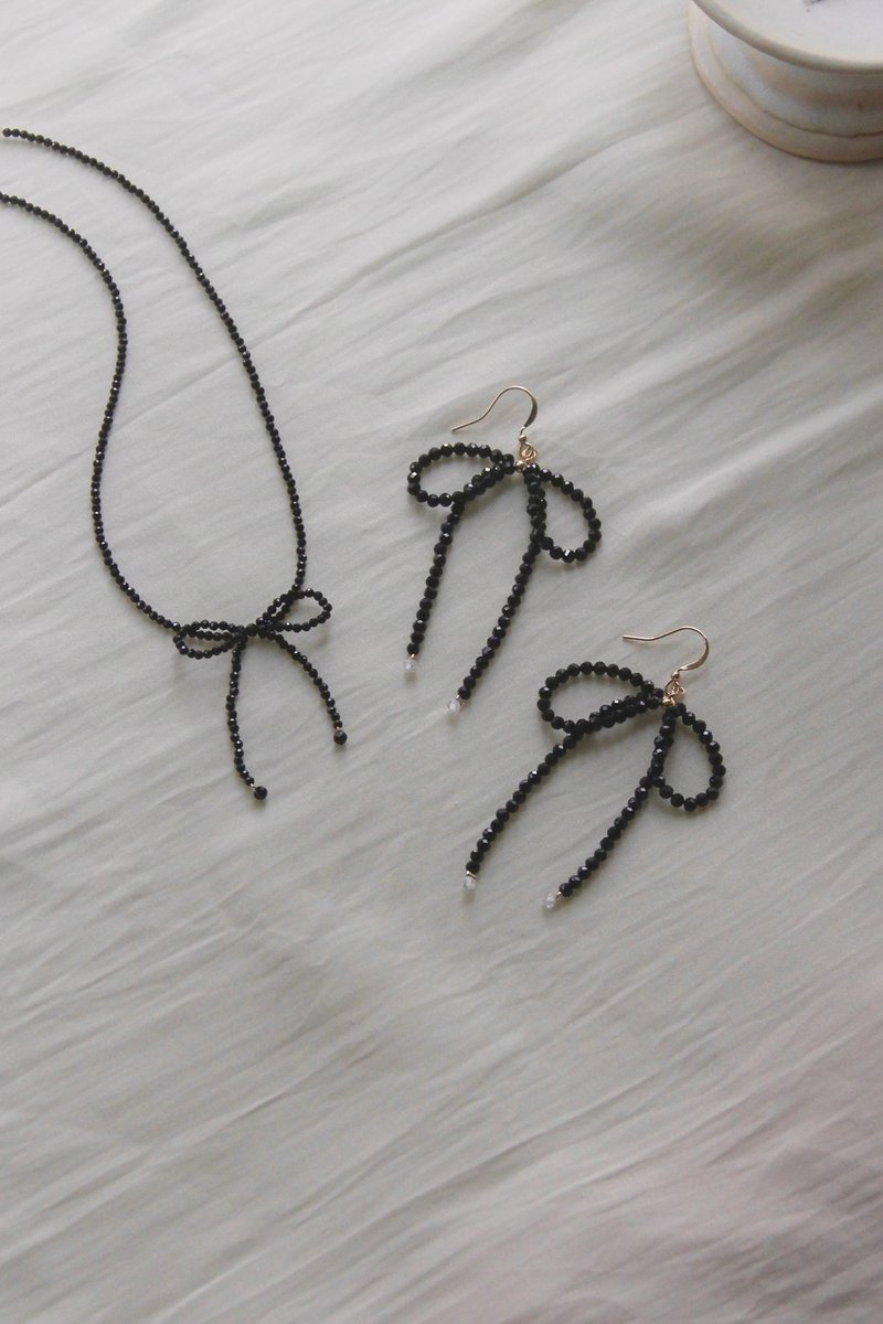 Black Spinal Bow Earrings and Necklace Set - สร้อยคอ - เครื่องประดับพลอย สีดำ