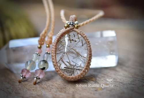 のマクラメネックレス 限りなく繊細☆不思議☆シルバールチルインクォーツ マクラメ