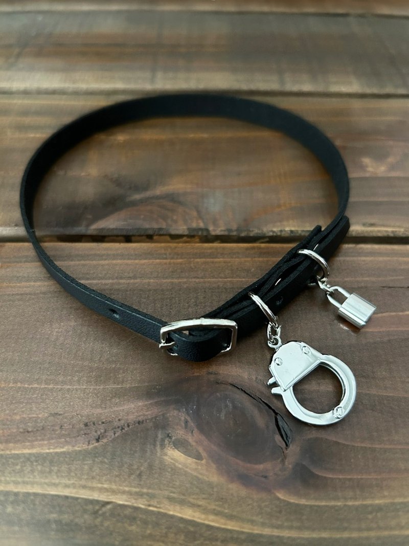 Handcuffs & Padlock Choker/Black/ Silver/Size F/Hellcatpunks/hcp-ac-0337 - สร้อยติดคอ - หนังเทียม สีดำ