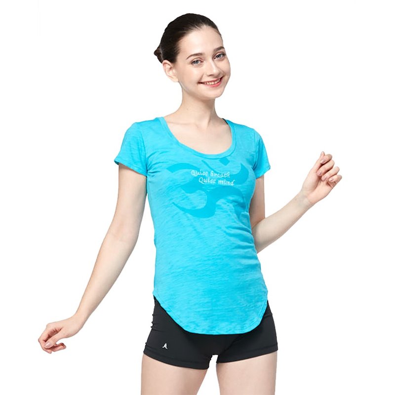 【NAMASTE】Quiet Tee - Sky Blue - ชุดโยคะ - ผ้าฝ้าย/ผ้าลินิน สีน้ำเงิน