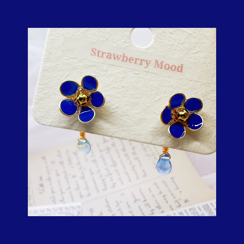 Klein Blue Flower-Resin Earrings/ Clip-On - ต่างหู - เรซิน สีน้ำเงิน