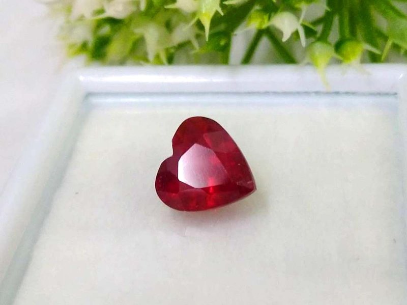 Genuine ruby red heart. - 其他 - 半寶石 綠色