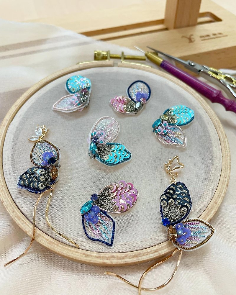 Pre-order French embroidery dancing butterfly earrings - Earrings & Clip-ons - Thread Multicolor