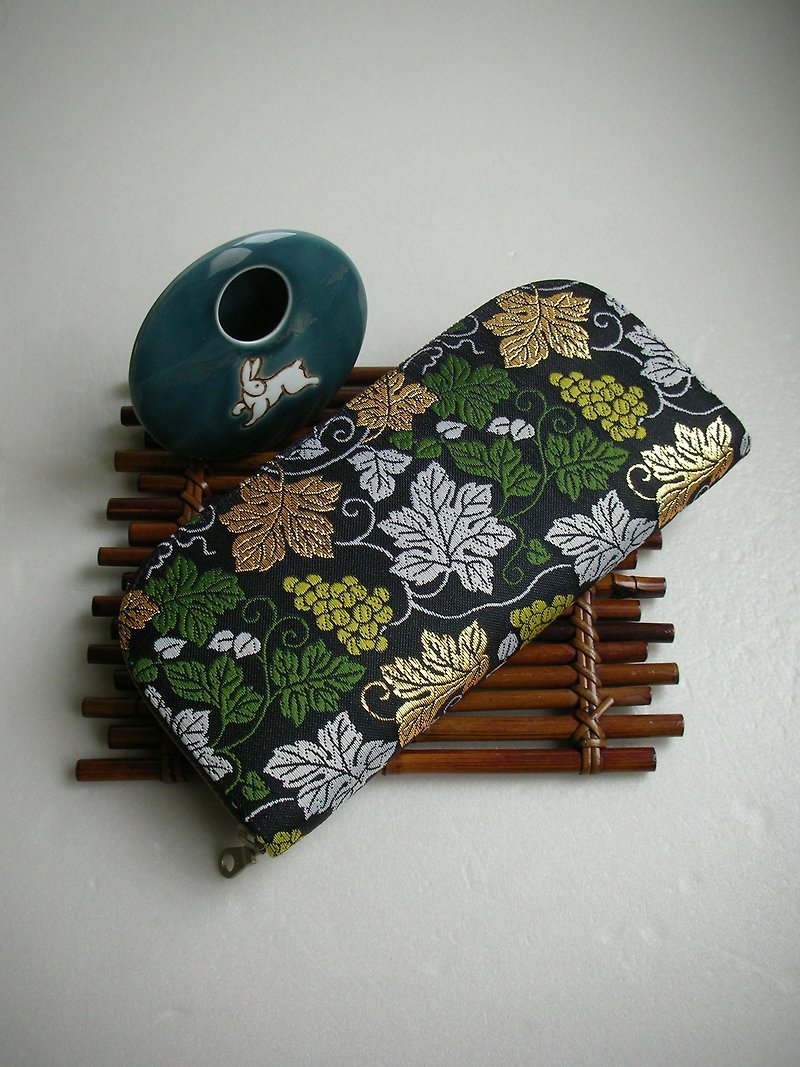 Jingxizhen Jintao Nishikori [grape leaf pattern]-long clip/wallet/coin purse/ - Wallets - Silk Black