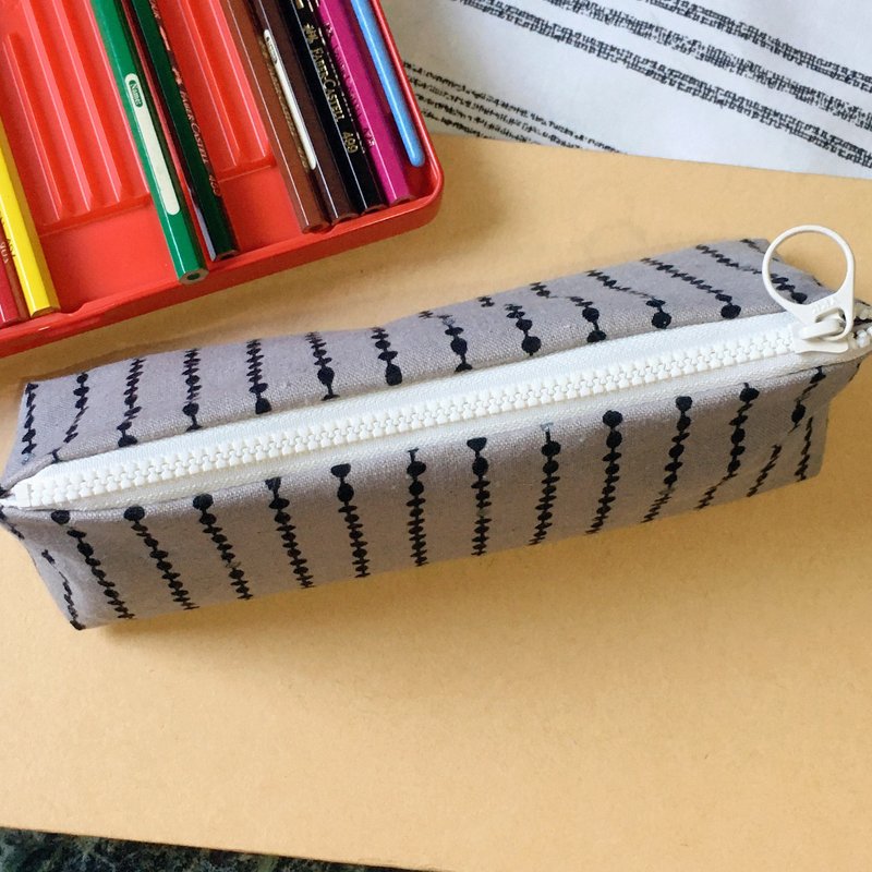 Large-capacity triangle pencil case light gray stripes - กล่องดินสอ/ถุงดินสอ - ผ้าฝ้าย/ผ้าลินิน สีเทา