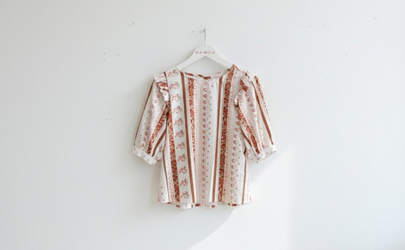 Cream Brown Ruffle Shoulder Top - 女上衣/長袖上衣 - 棉．麻 