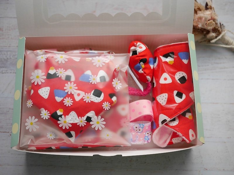 Triangle rice ball Mi Yue gift box appease towel triangle saliva towel pacifier bag - ของขวัญวันครบรอบ - ผ้าฝ้าย/ผ้าลินิน สีแดง