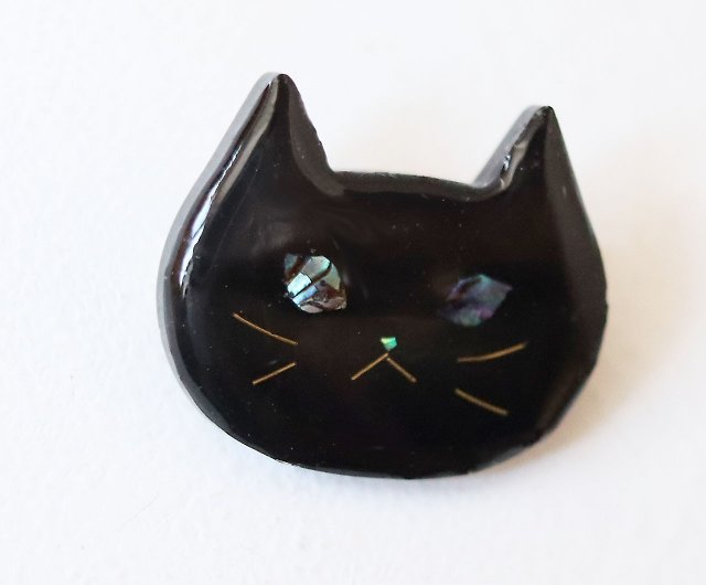 ウルウルおめめの猫ブローチ クロさん ブラック 螺鈿風 黒猫