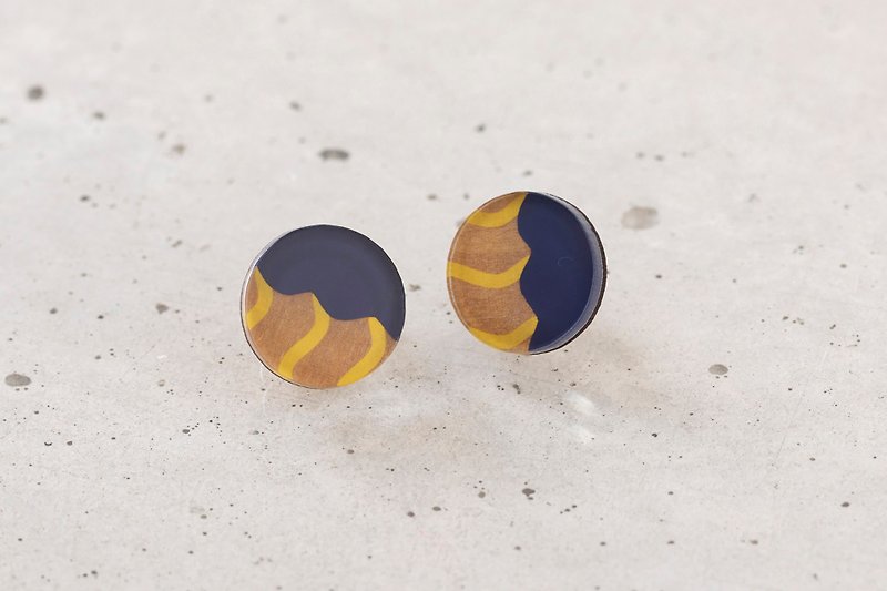Curve pattern earrings / NAVY - Earrings & Clip-ons - Wood Blue
