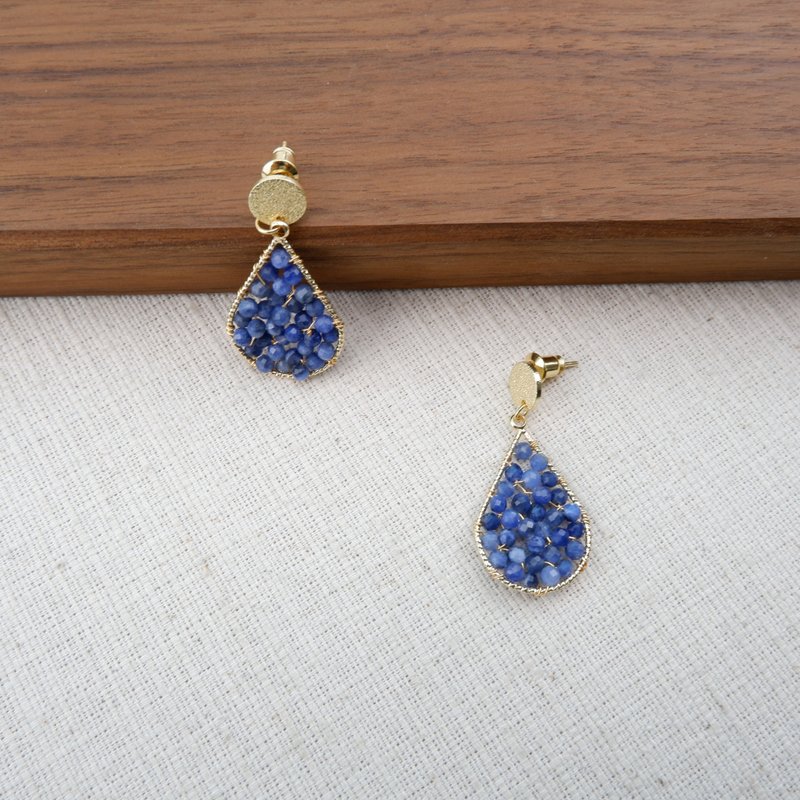 Sodalite Teardrop Post Earring - 耳環/耳夾/耳骨夾 - 繡線 藍色