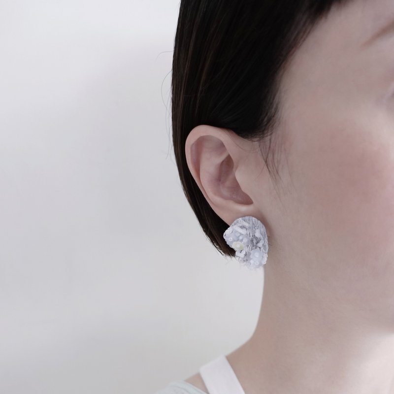 開花的石頭・手工刺繡耳環 / 胸針 - 耳環/耳夾 - 繡線 灰色