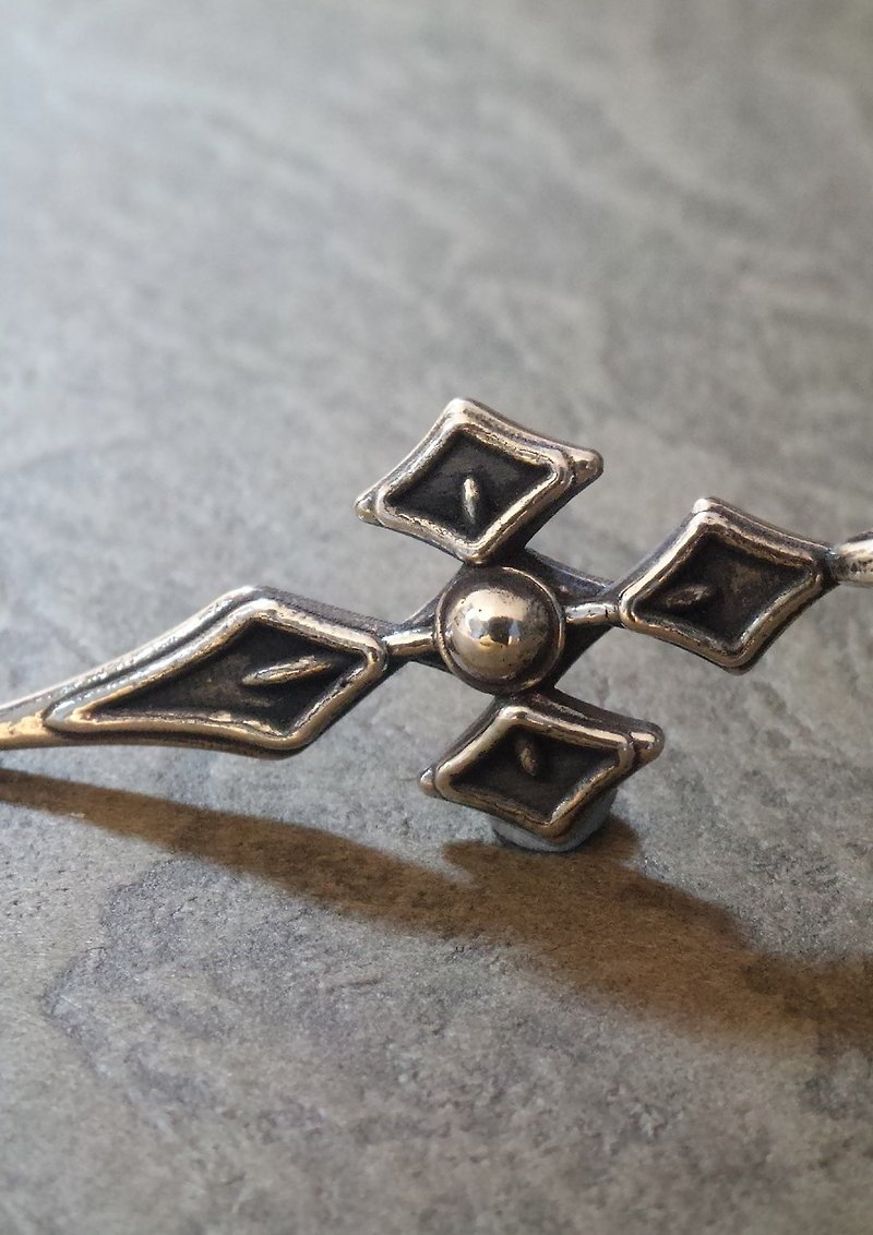 Silver 925 Magic Diamond Gothic Cross Pendant - สร้อยคอ - โลหะ สีเงิน