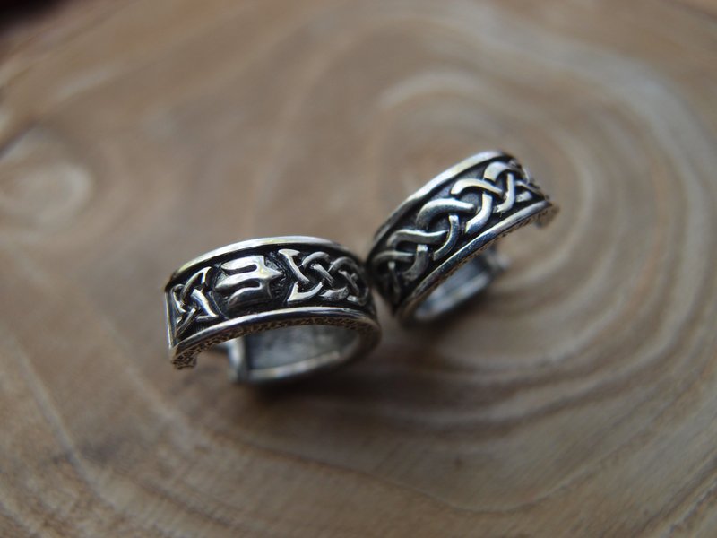 Pair of Sterling Silver Trident Tryzub Celtic knot hoop earrings for men 0,6 inc - 耳環/耳夾/耳骨夾 - 純銀 銀色