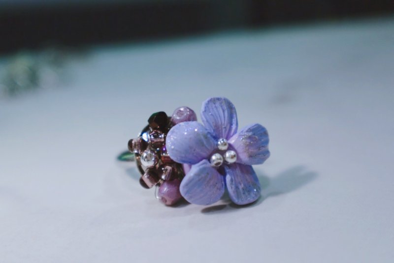 Flower ring among the flowers purple and blue - แหวนทั่วไป - ดินเผา สีม่วง